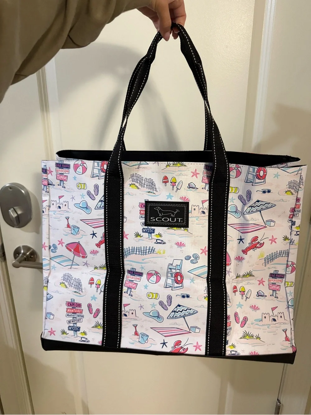Scout White Beach-Print Tote with Black Handles - Picture 1 of 3